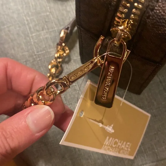 Michael Kors NYC license plate crossbody NWT - Picture 12 of 12